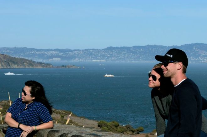 Poser triad Golden Gate viewpoint